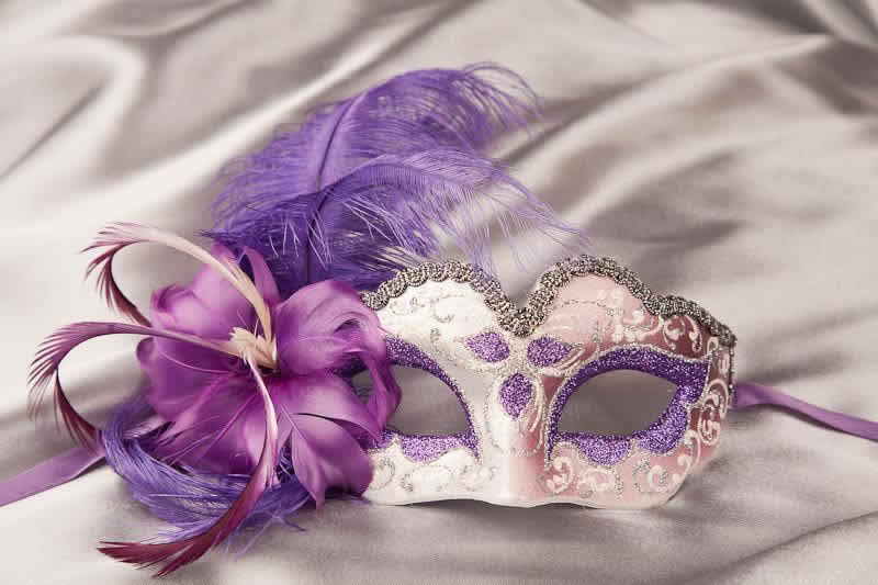 Purple baby piuma small masquerade mask with feathers