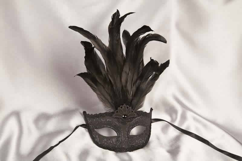 black centre feather mask for women