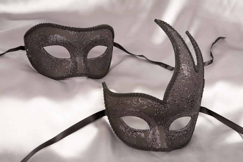 Gloss black couples masks - swan colombina