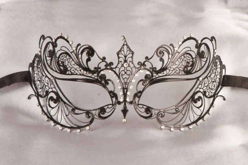 lace metal mask in black - Bernice