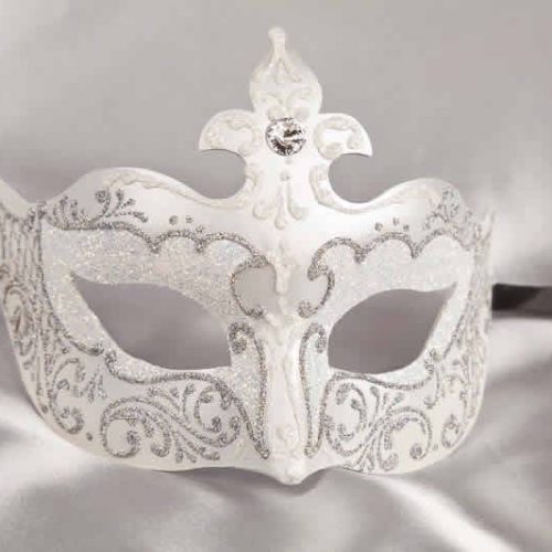 Farfallina masquerade mask in silver and white