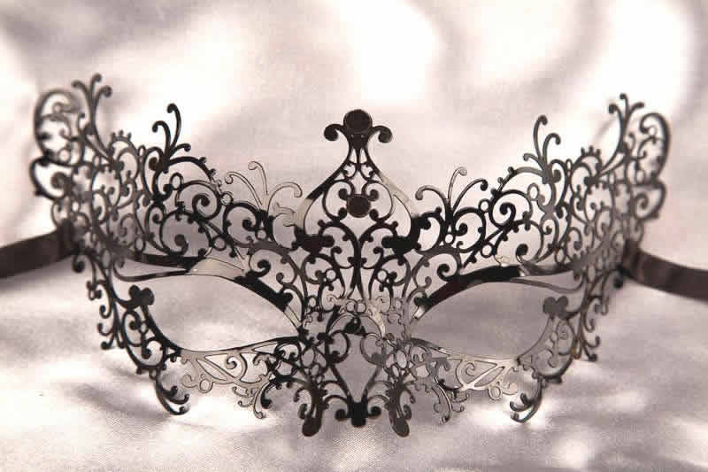 laser cut metal masquerade mask Ricciolina in black