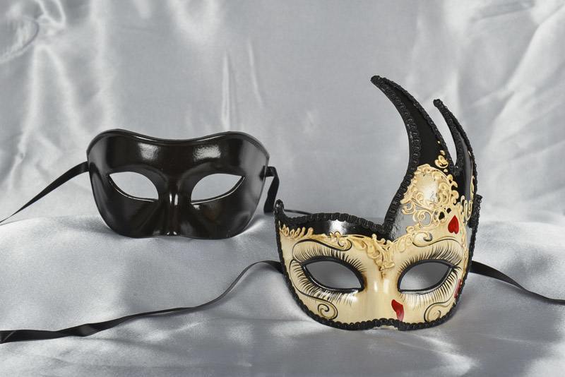 black and cream couples masks with hearts