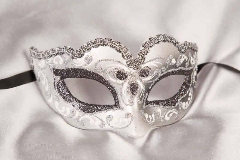 Small masquerade mask Baby Silver in black