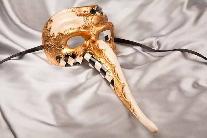 long nose mask with black diamond decor