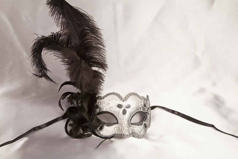 black tall feather ball mask - Iris Piuma