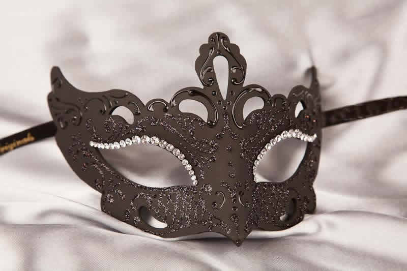 Luxury Venetian masquerade ball mask in black