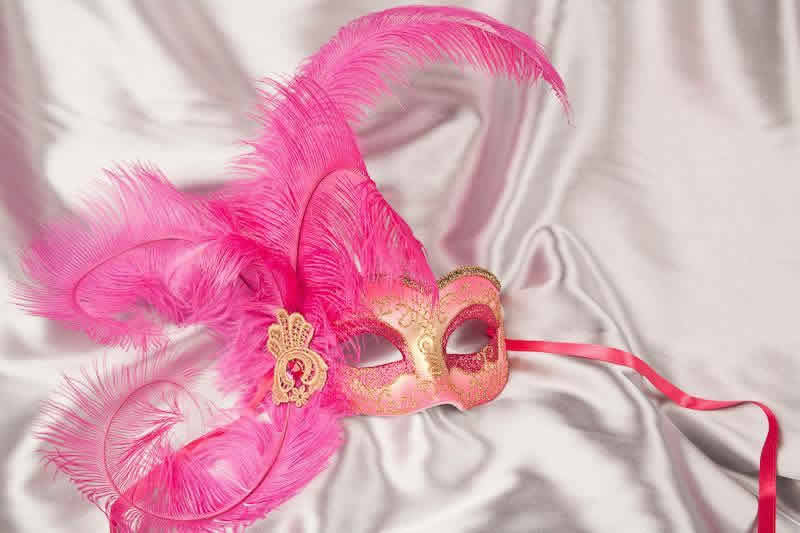 Cerise Semplice Gold feminine masquerade mask