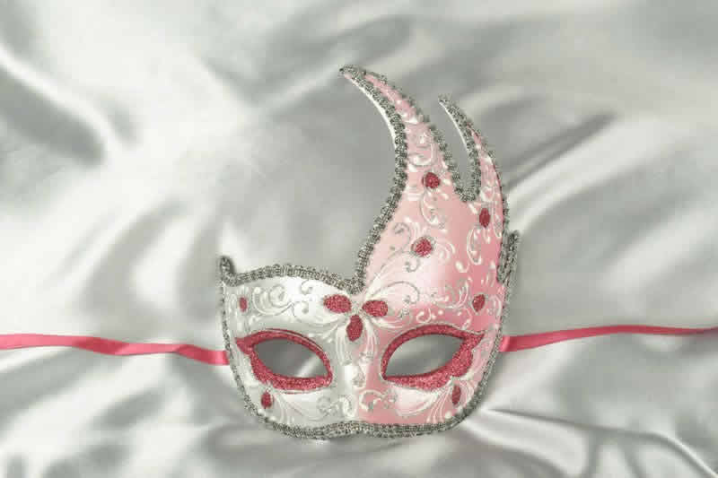 Cerise pink swan carnival mask
