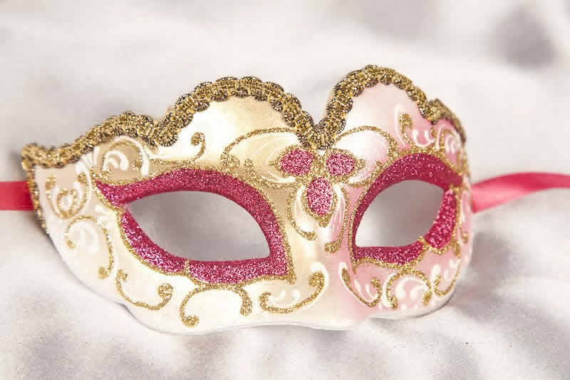 Small masquerade mask Baby Gold in cerise