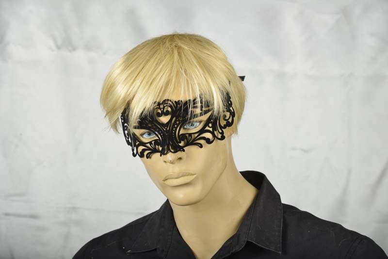 flock covered mans masquerade ball mask Uomo on male face