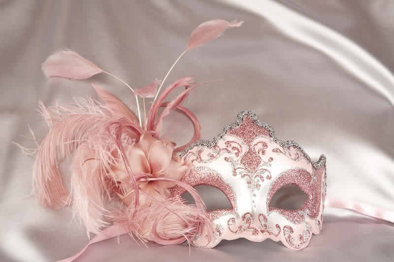 side feather masquerade mask in pink