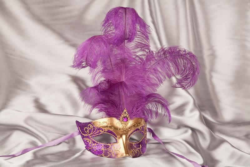 purple centre feather mask - Struzzo Gold