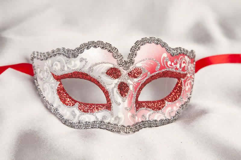 Small masquerade mask Baby Silver in red