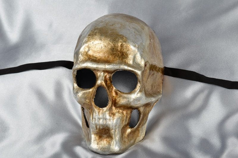 Silver skull mask named Teschio - side view