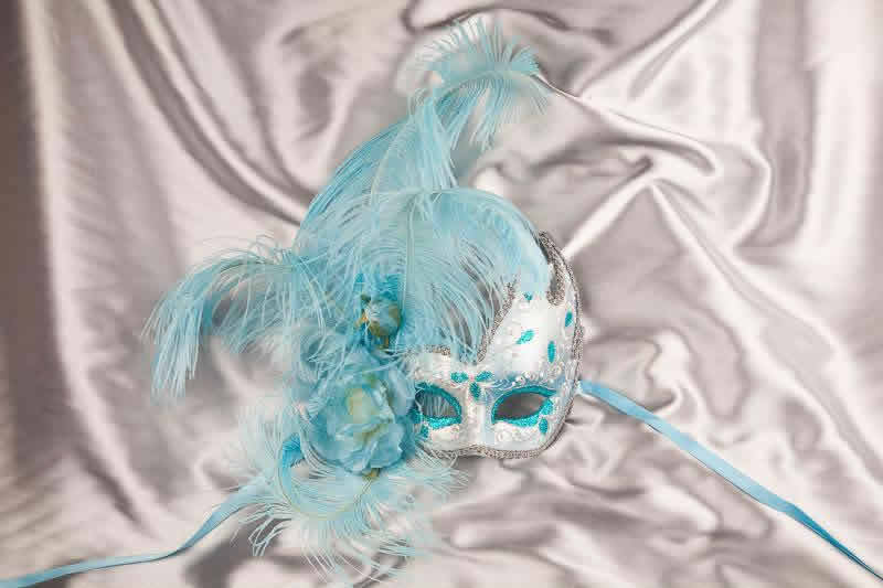 Luxury feathered masquerade mask for women - turquoise