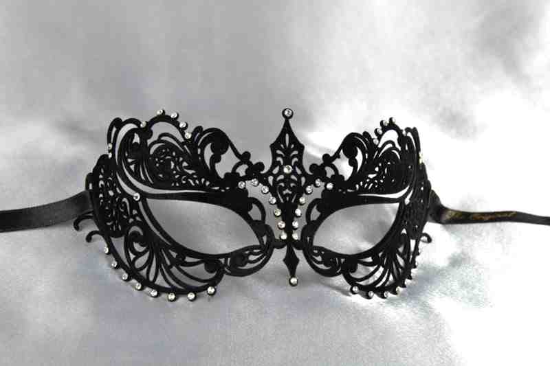 Luxury Black Velvet mask - Bernice