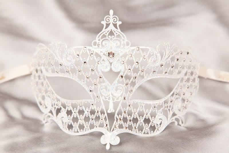 White filigree metal masquerade masks - Duchessa