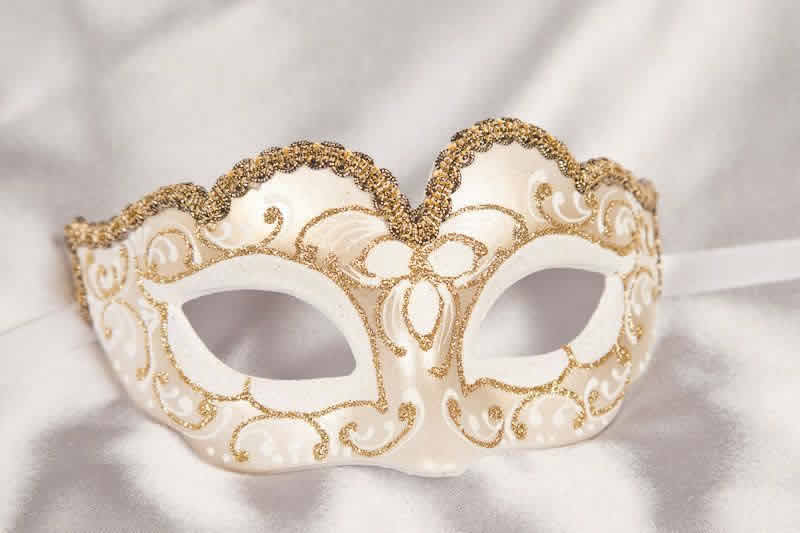 Small masquerade mask Baby Gold in white