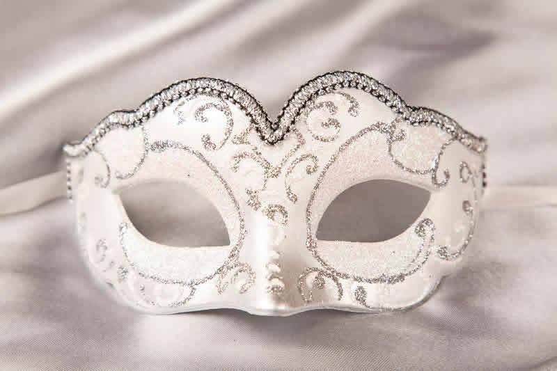 Small masquerade mask Baby Silver in white
