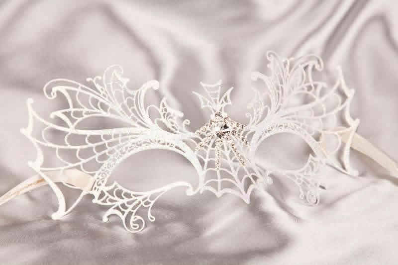 Spiders web lace mask in white