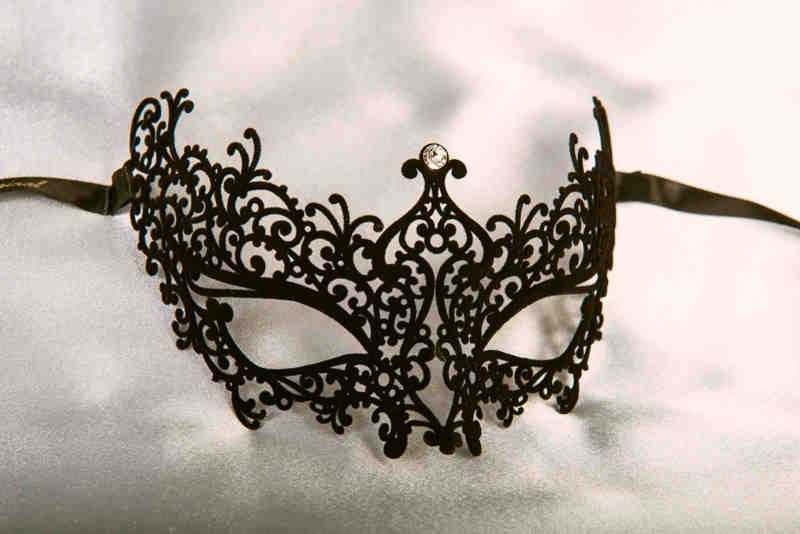 Velvet lace masquerade mask - Ricciolina