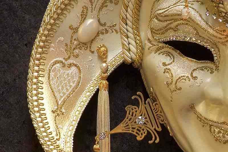 Jolly Uomo Fucina Gold - A Grand Jolly Jester Venetian Wall Mask with Headdress Bells and Crystals - Image 6