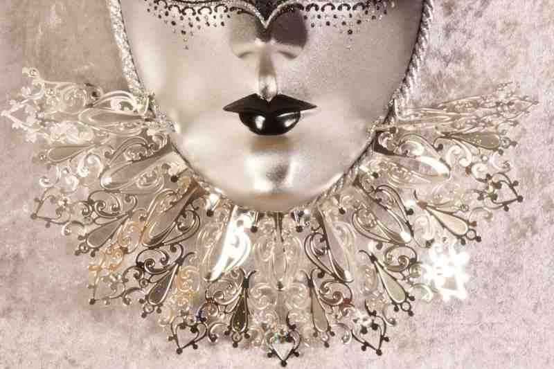 Black Tricornino Silver - Luxury Venetian Wall Mask with Top Hat and Neck Ruffles - Image 3