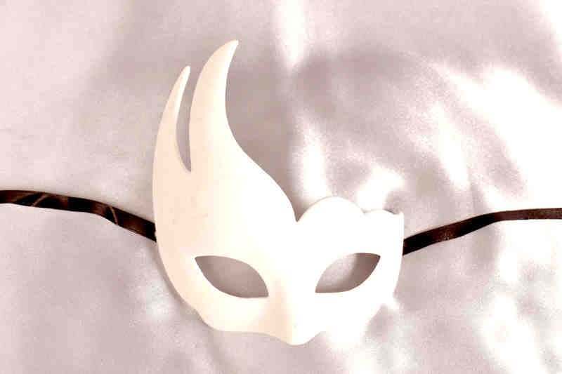 Bambino Cignetto Grezzo - Small Blank White Swan Masks to Decorate