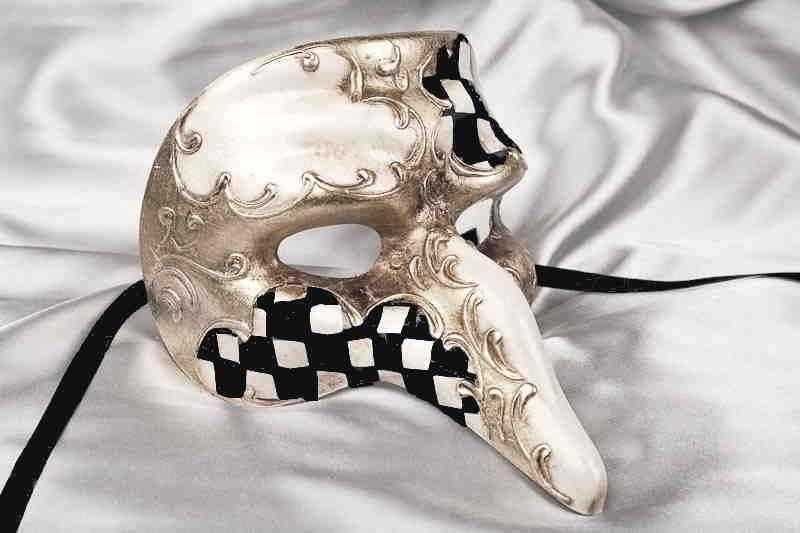 black and silver beak nose mask Capitano Scacchi