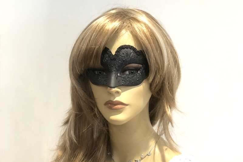 small masquerade mask in black Baby Fiore on female face