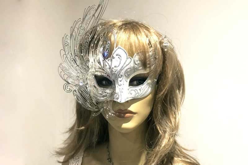 Cigno Lux Swan Mask on female face