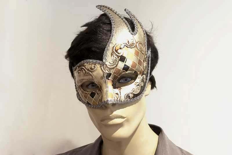 Cigno Mosaic Swan masquerade mask in silver on male face