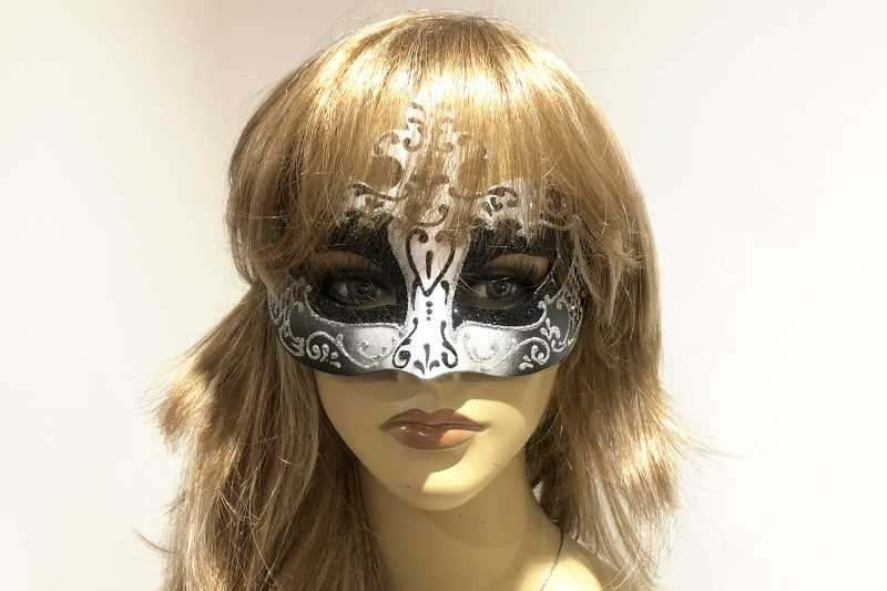 Farfallina masquerade mask in silver on female face