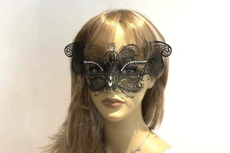 Lace metal cat mask - black on female face