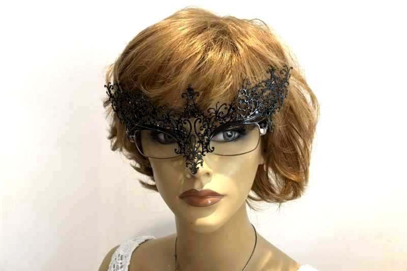 Masquerade mask for glasses Ricciolina shown on womans spectacles