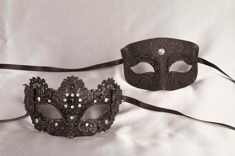 Black Venetian masks for couples - Tomboy Macrame