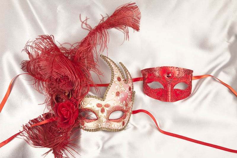 Red Gold Venetian masquerade masks for couples - Cigno Tomboy