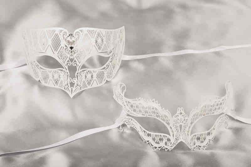 Pair of white filigree metal Venetian masks - Tomboy Vittoria