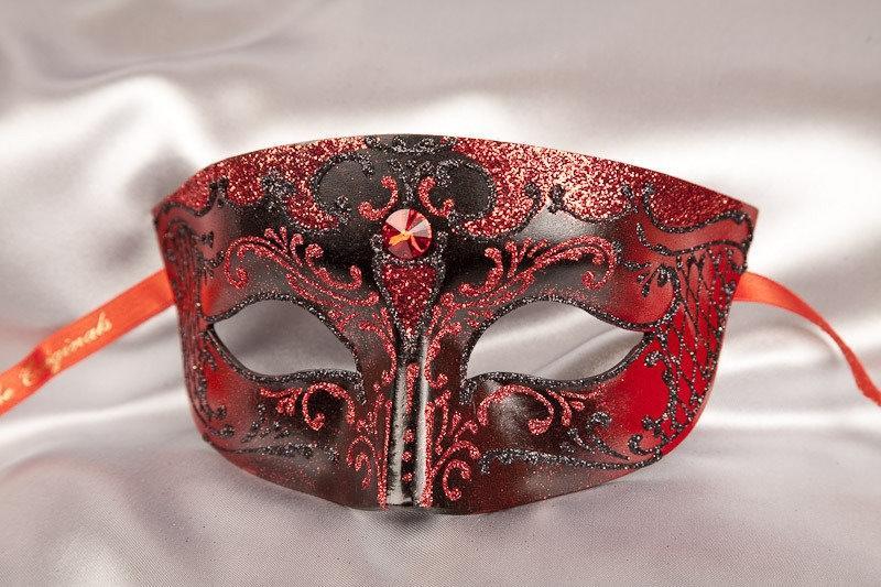 Red and black paper mache Venetian mask for men - Tomboy Black