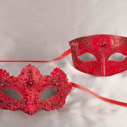 Red Venetian masks for couples - Tomboy Macrame