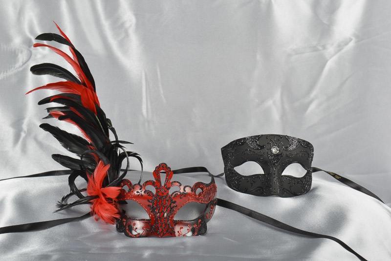 Red and black pair of Venetian masks with feathers - Tomboy Vanity