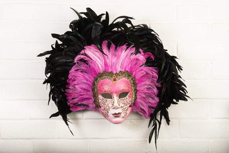 Cerise pink full faced mask surrounded with bright pink and black feathers - Volto Piuma Piena