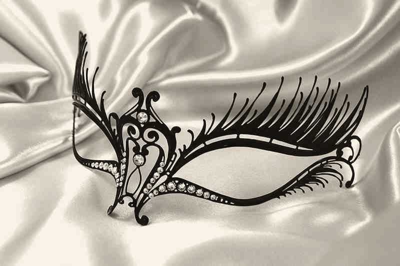 Filigree metal masquerade mask - Gilda Luxury